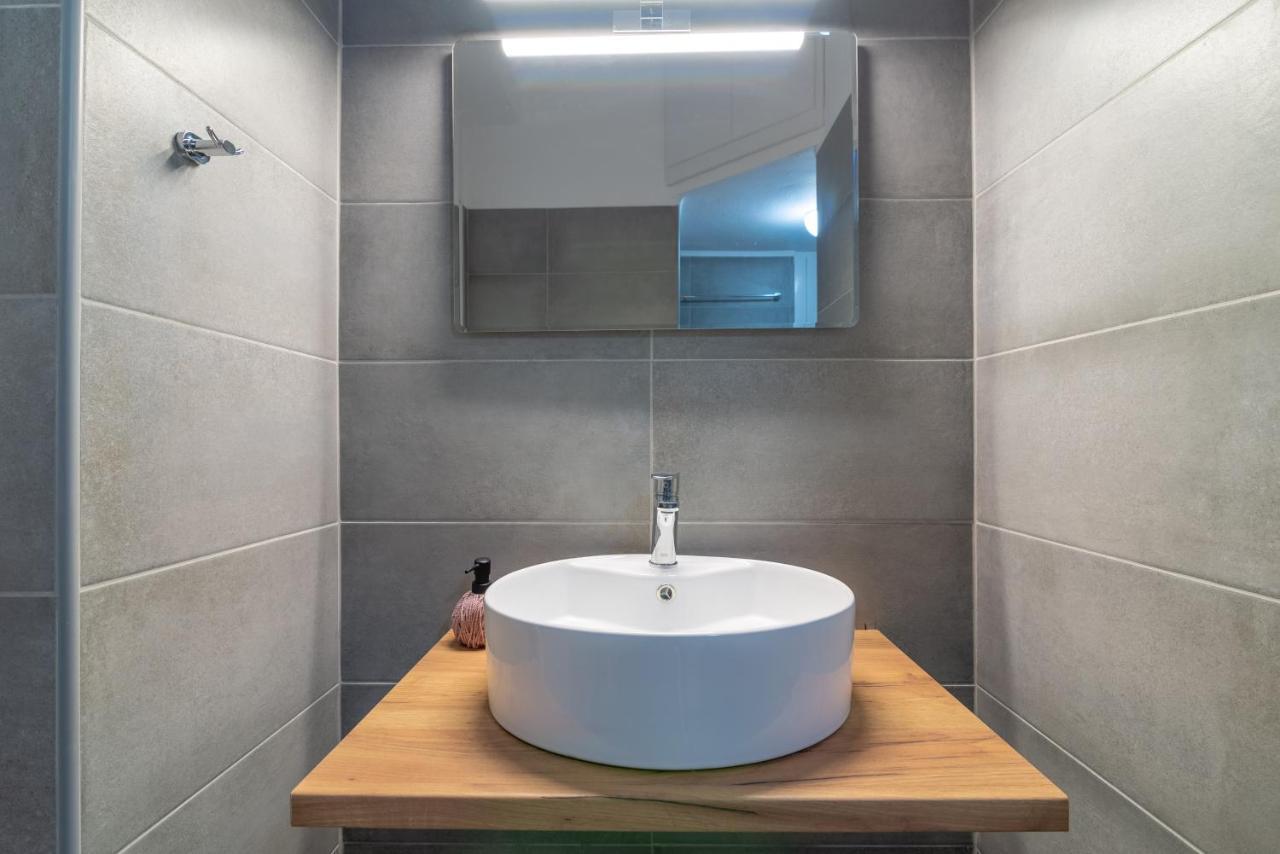 Modern Renovated Apt Next To The Beachfront Heraclión Exterior foto
